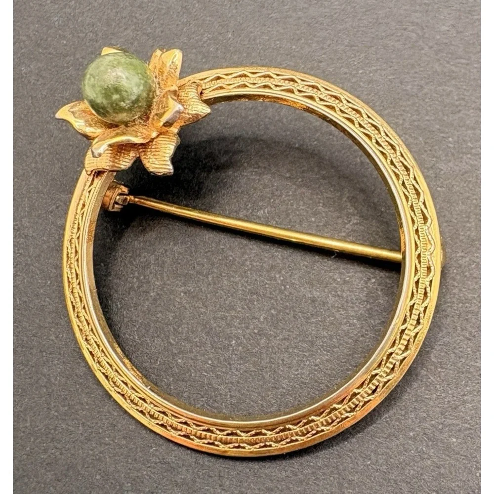 Vintage Wreath Circle‎ Green Stone A&Z 1/20 12KT Gold Filled Brooch 1.25